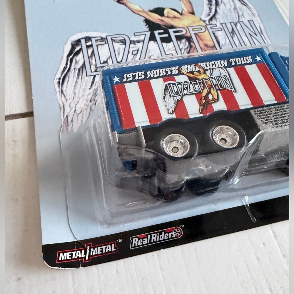Led Zeppelin Hot Wheels Blue & Red Hiway Hauler Toy Truck - Picture 3 of 11